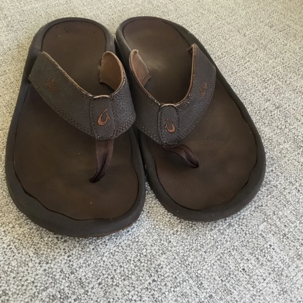 OluKai Men's Dark Brown Leather Flip-Flops